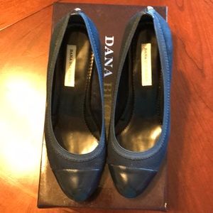 Dana Buchman Wedge Bonnie